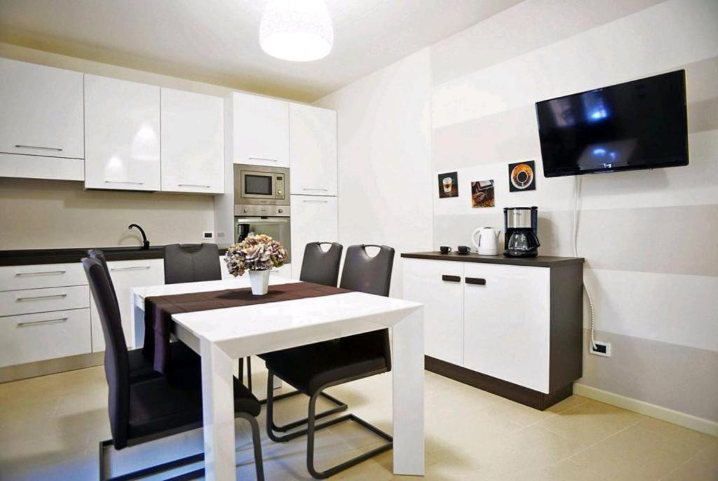 Ventuno - Modern Apartment - Country & Lake Lovere Buitenkant foto