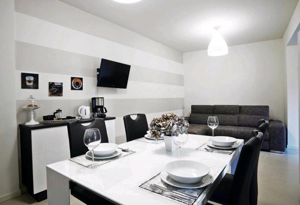 Ventuno - Modern Apartment - Country & Lake Lovere Buitenkant foto
